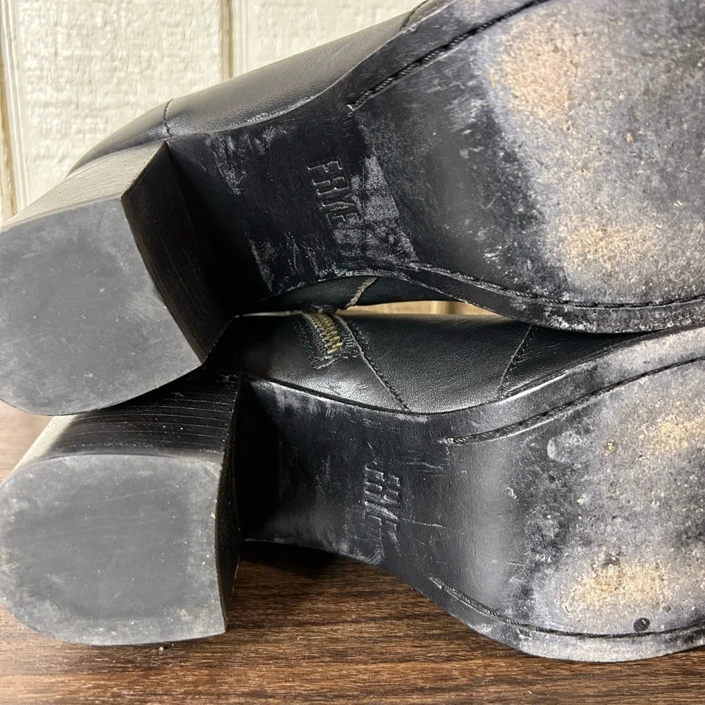 Frye Nora Heeled Ankle Boots in Black, size 8.